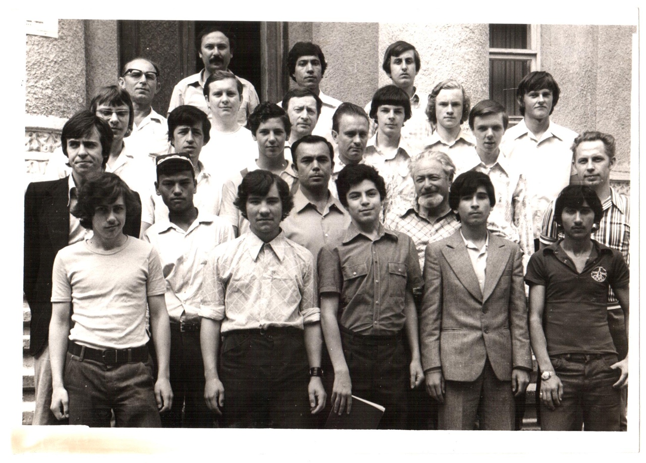 Лангин - серебряный призер чемпионата СССР среди юношей. 1978 г., Чирчик. (третий слева в первом ряду)